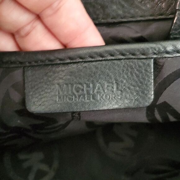 Michael Kors Large Leather Austin Bag in Black - Picture 12 of 15